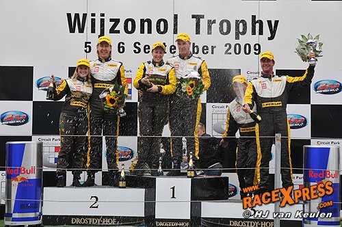 Hans Bos twee keer op het Clio-podium tijdens Wijzonol Trophy